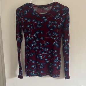 BCBGMaxAzria Fitted Wine Red and Blue Shirt

Lots of stretch; like a tissue t